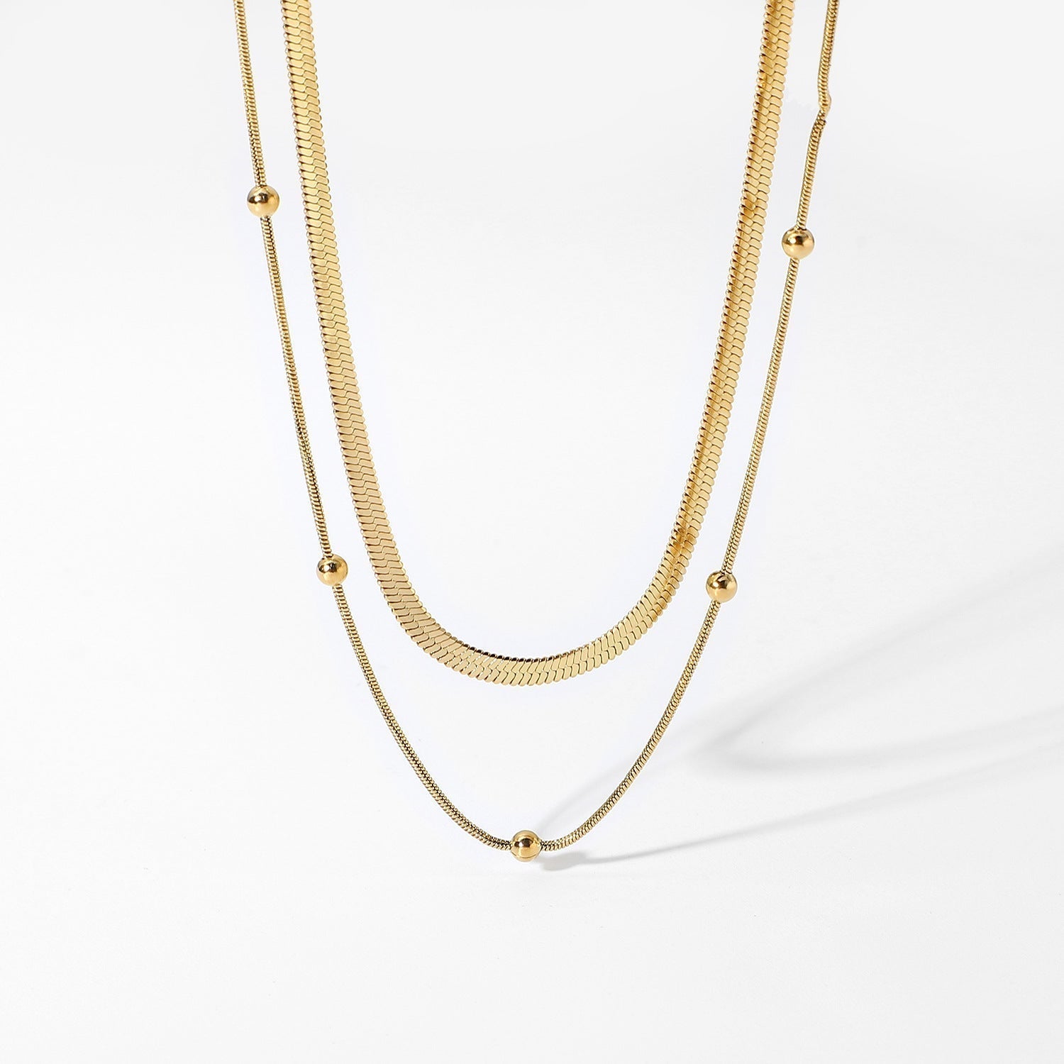 Klara – Collana dorata semplice a doppio strato con lucentezza moderna