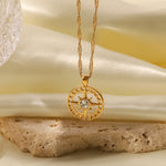 Elisabeth – Collana dorata con piccoli pendenti simbolici
