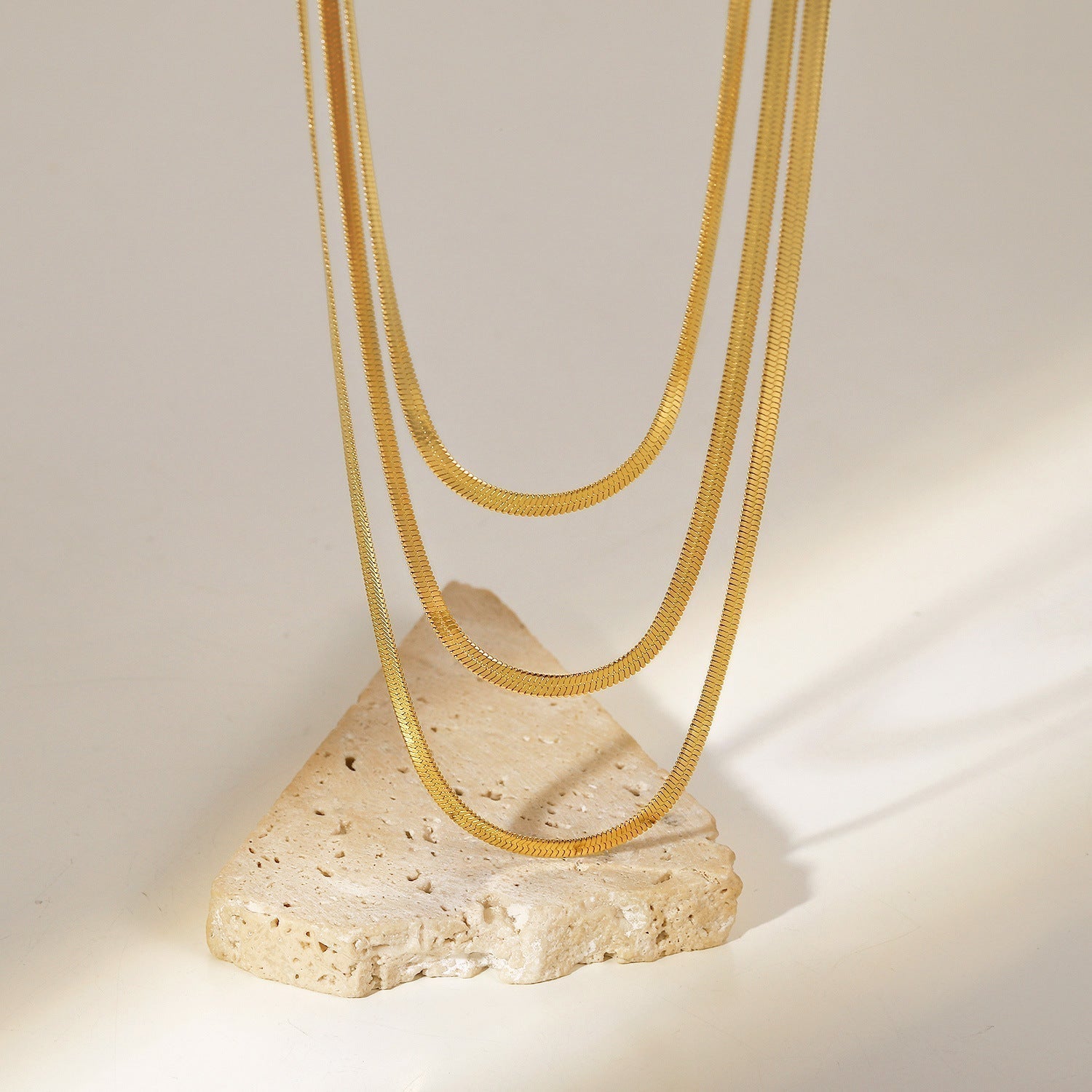 Sofie – Catenina multistrato in delicato oro