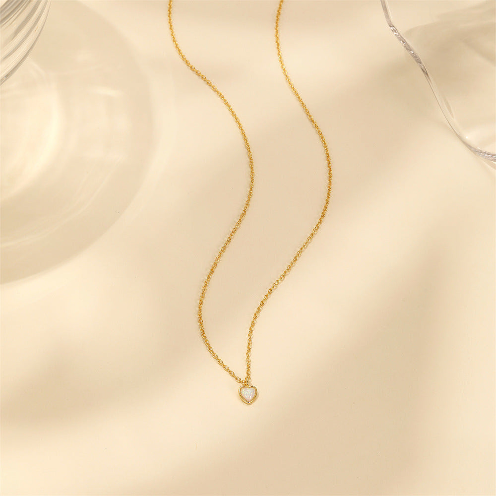 Helena – Collana delicata in argento con piccolo cuore
