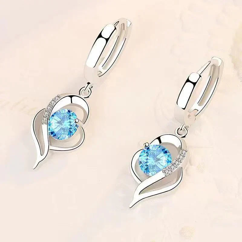 Saphira – Orecchini con pietre blu brillante.