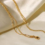 Helena – Collana dorata discreta dal fascino geometrico