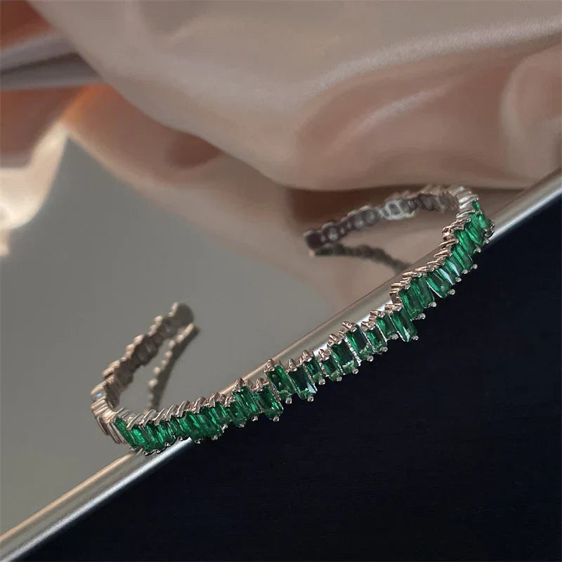 Marlena – Bracciale in smeraldo con lucentezza filigranata.