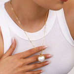 Viktorie – Collana dorata con pendente elegante