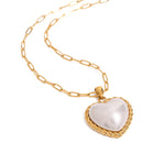 Viktorie – Collana dorata con pendente elegante