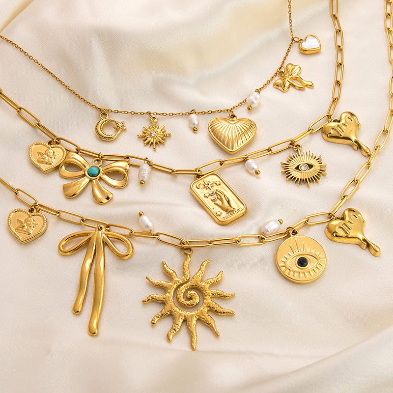 Emilie – Collana dorata delicata con piccoli pendenti