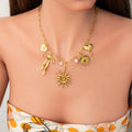 Emilie – Delicata collana in oro con piccoli pendenti.