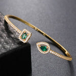 Klára – Bracciale aperto con estremità di smeraldo.