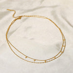 Helena – Collana dorata discreta dal fascino geometrico
