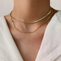 Klara – Collana dorata semplice a doppio strato con lucentezza moderna