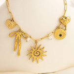 Emilie – Delicata collana in oro con piccoli pendenti.
