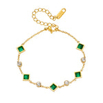 Tereza – Delicato bracciale in oro con dettagli in smeraldo.
