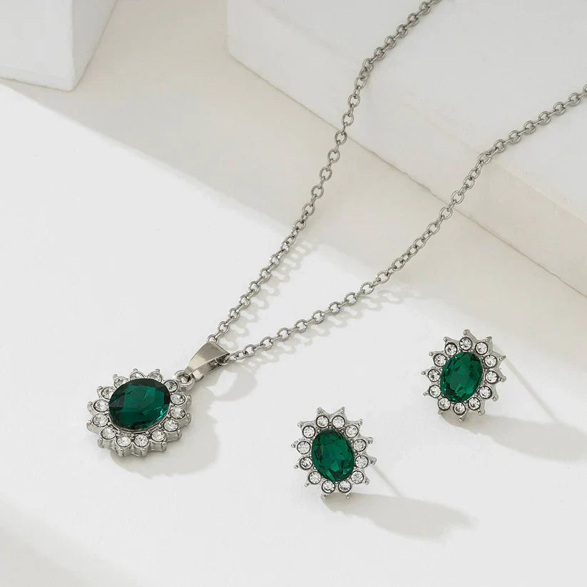 Naděžda – Parure di gioielli con orecchini di smeraldi.