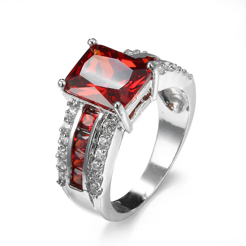 Katrin – Anello in argento con rubino.