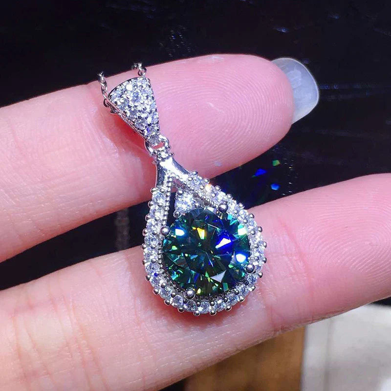 Amélie – Collana in argento con pendente in smeraldo.