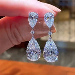 Melanie – Anello con goccia di diamanti.
