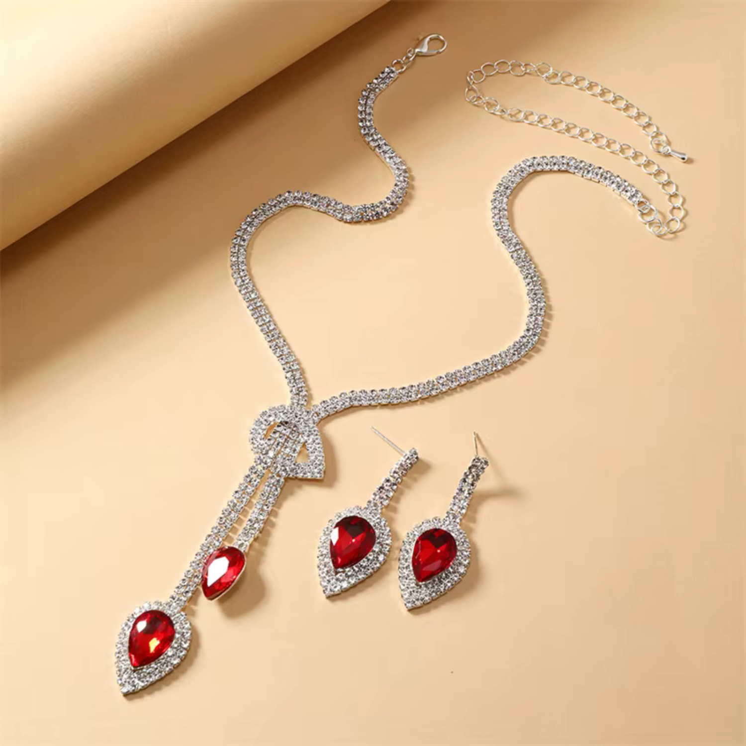 Kateřina – Collana di rubini con elementi delicati.