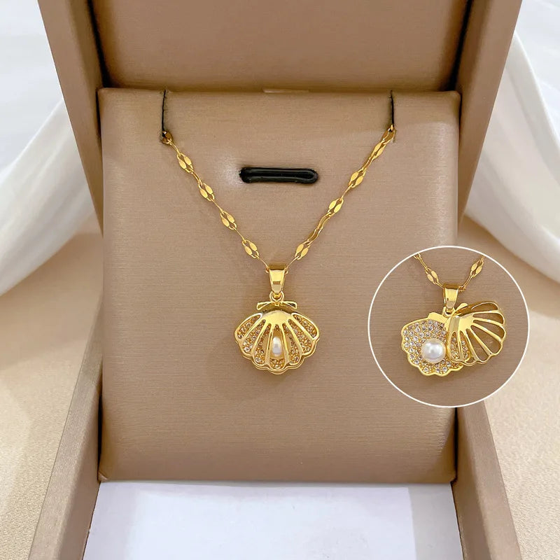 Beatrix – Collana dorata con pendente a forma di moneta