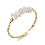 Rosalie – Anelli pendenti in oro con perla.