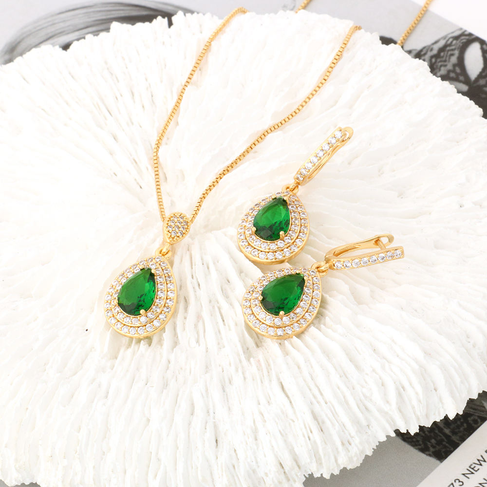 Elina – Collana con pendente di smeraldo.