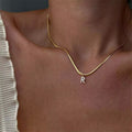 Eva – Collana dorata con pendente a iniziale