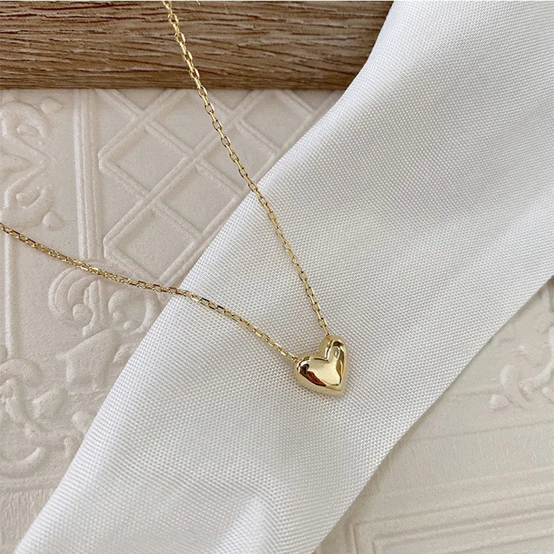 Klara – Collana dorata con pendente rotondo
