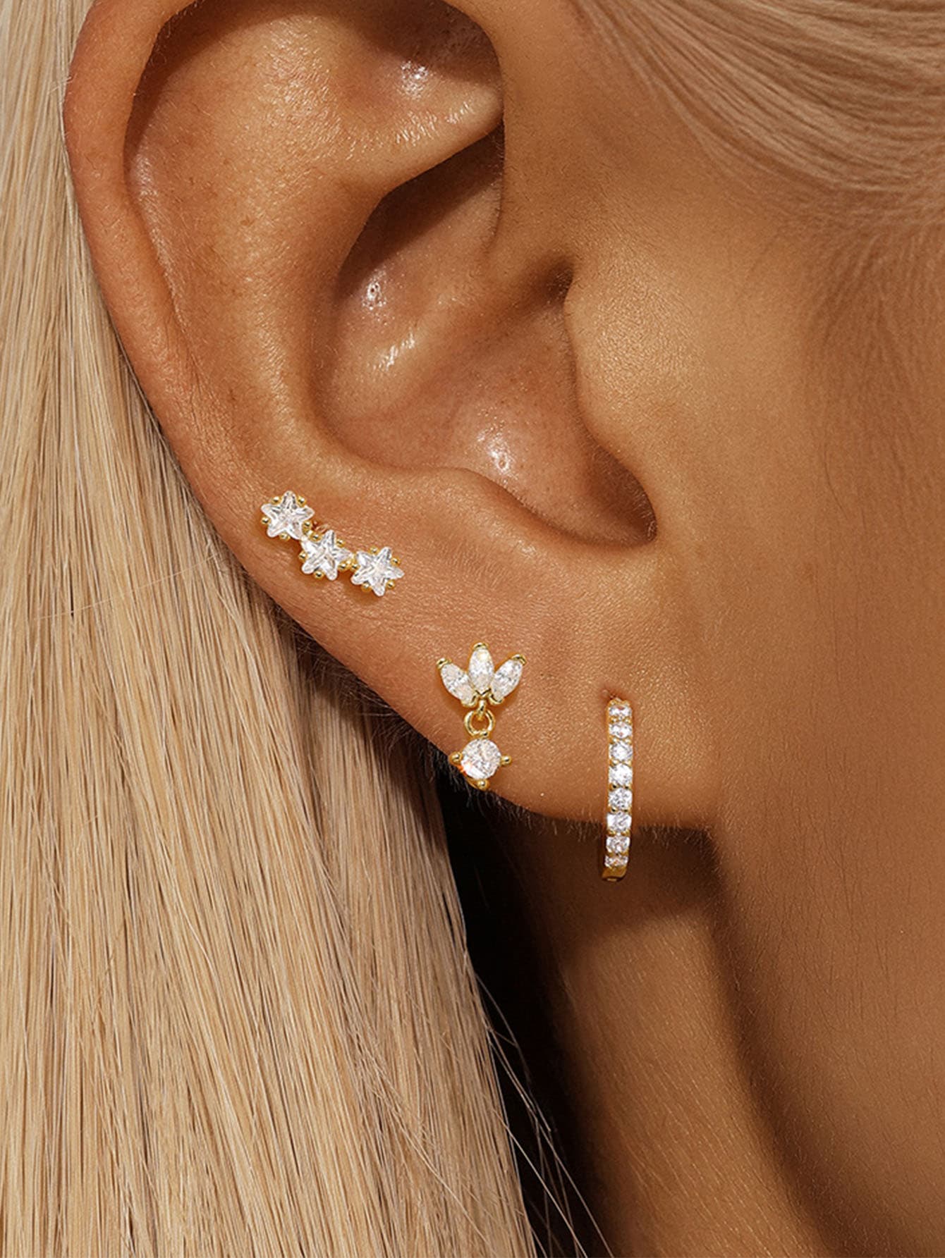 Greta-Luisa – Orecchini in oro dall’eleganza discreta.