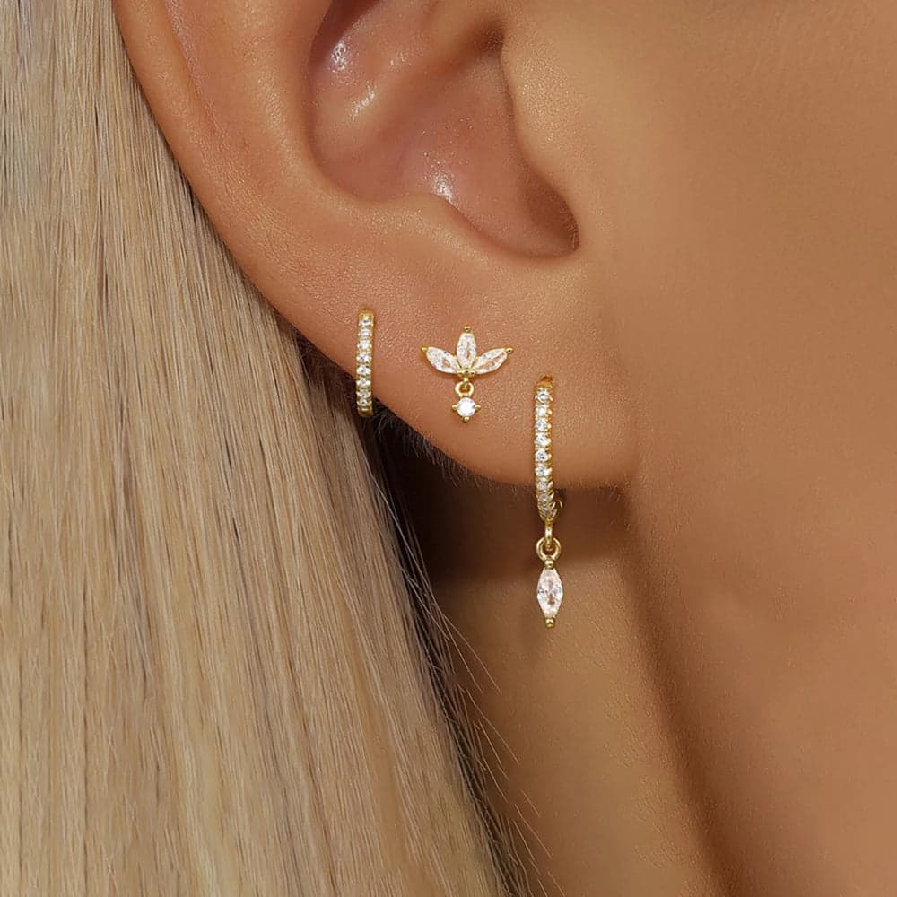 Sára – Delicati orecchini in oro con movimento discreto.