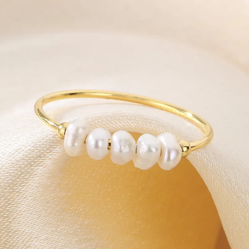 Rosalie – Anelli pendenti in oro con perla.