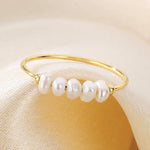 Rosalie – Anelli pendenti in oro con perla.