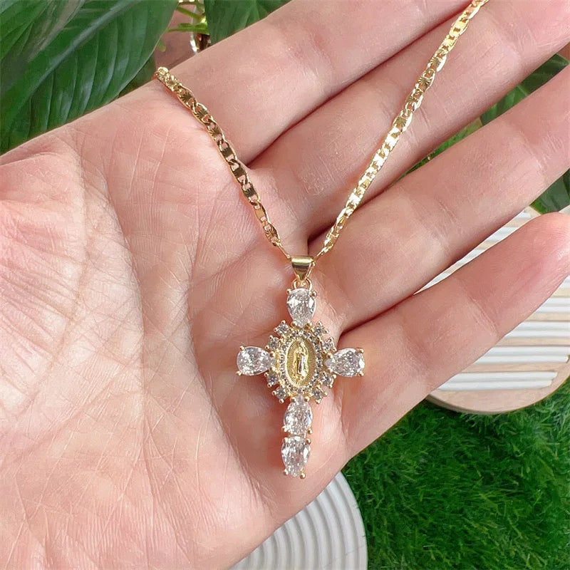 Selina – Collana dorata con croce