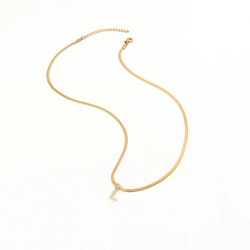 Eva – Collana dorata con pendente a iniziale