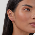 Sabina – Cerchi dorati con un tocco geometrico.