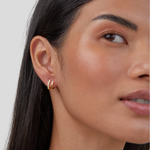 Sabina – Cerchi dorati con un tocco geometrico.