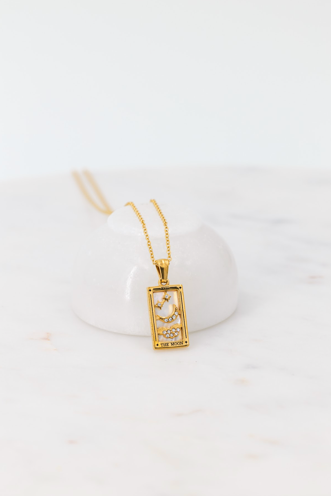 Sabina – Collana dorata con pendente discreto