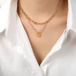 Luisa – Collana dorata a doppio strato con pendente