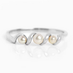 Helena – Anello placcato oro con perle.