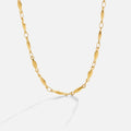 Magdalena – Una delicata collana in oro con maglie delicate.