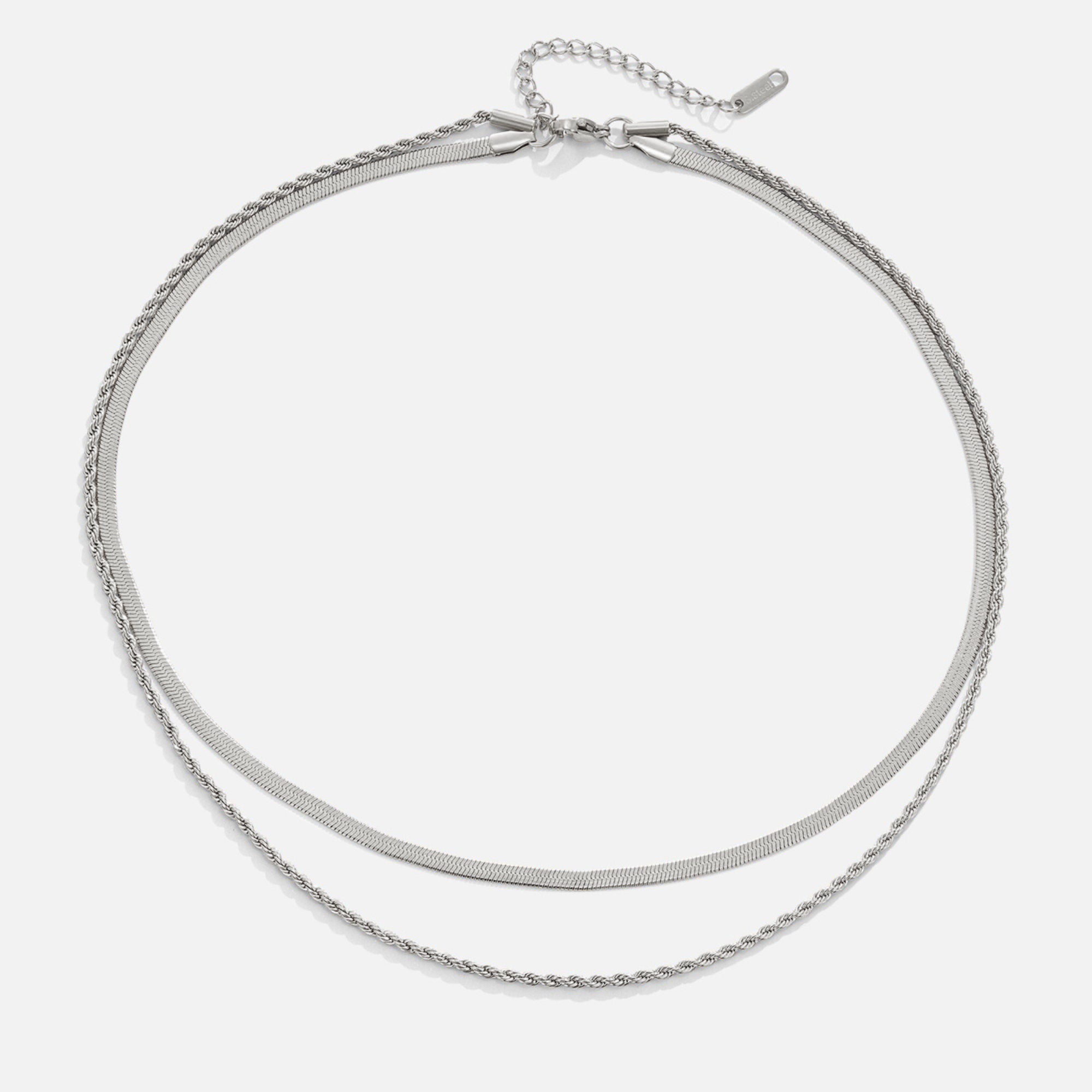 Amalia – Collana dorata con medaglione geometrico