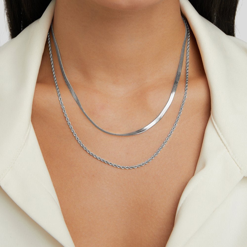 Sabina – Collana dorata con pendente circolare