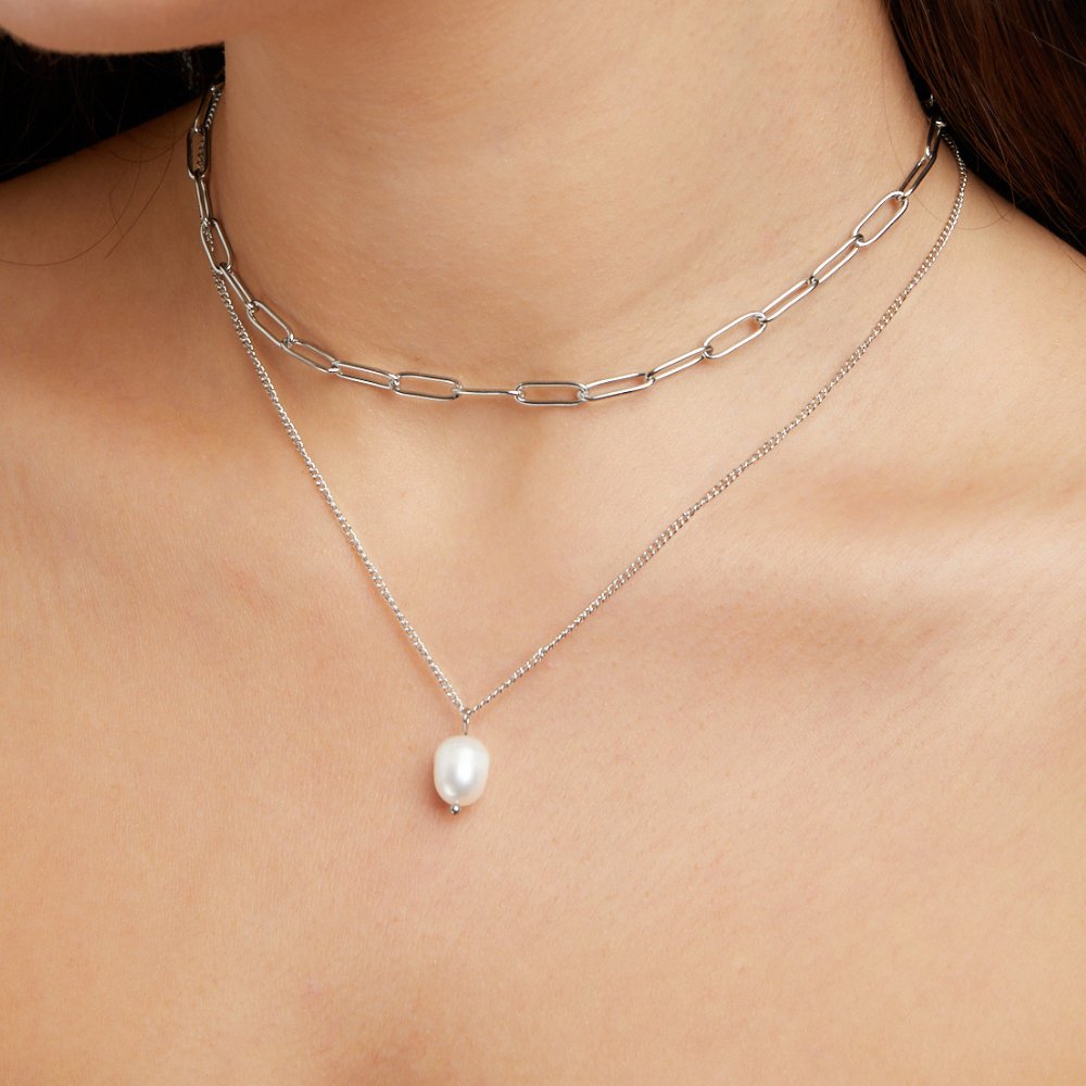 Isabela – Collana dorata con mini accenti a palline