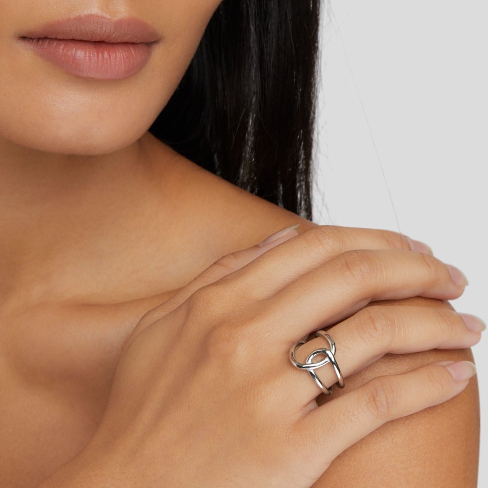 Helena – Anello in argento con elegante curvatura