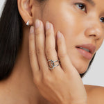Helena – Anello in argento con elegante curvatura