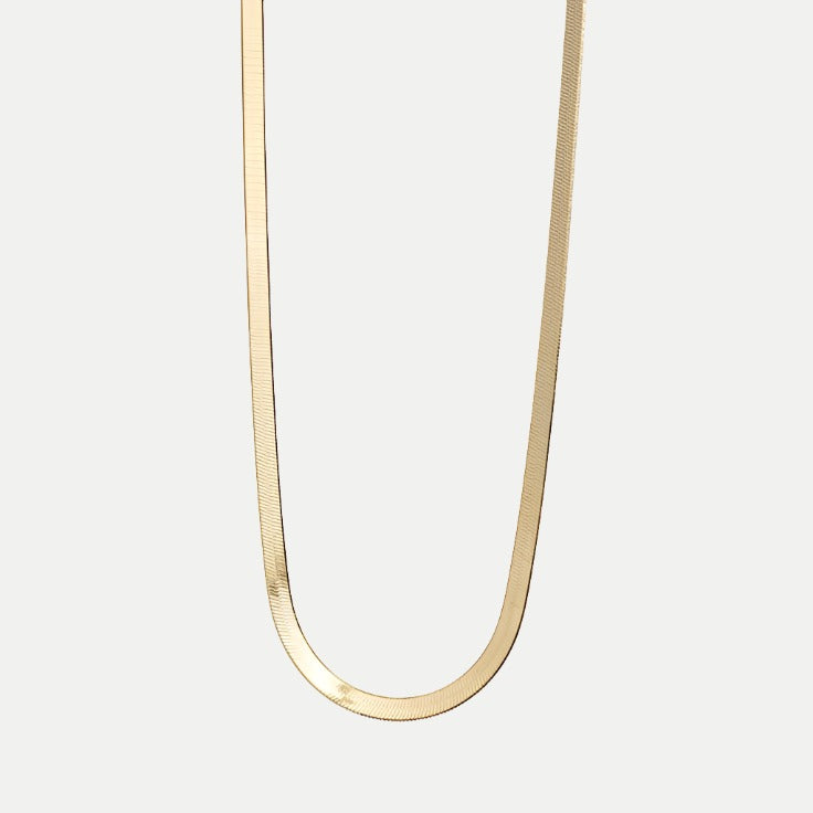 Johana – Collana dorata delicata con forma armoniosa