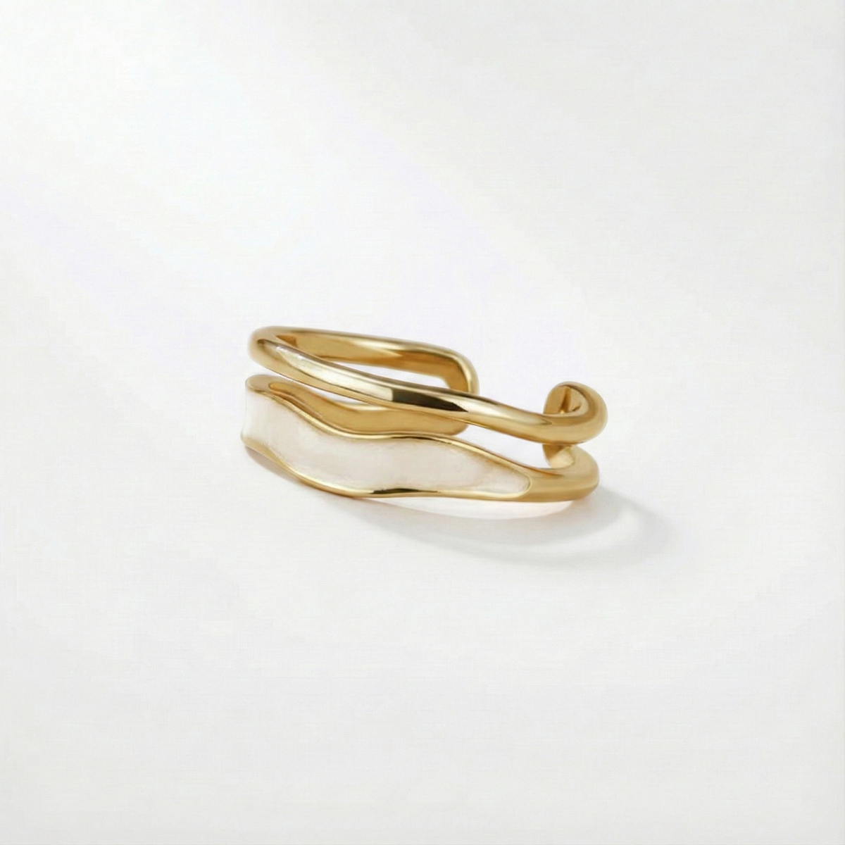 Beatrix – Anello in oro dalla silhouette semplice