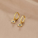 Luana – Orecchini in oro con una delicata perla.