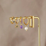 Luana – Orecchini in oro con una delicata perla.