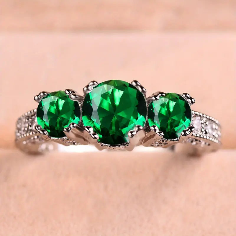 Emilie – Anello in argento con pietra verde.