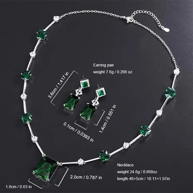 Alena – Collana di smeraldi dalla struttura trasparente.