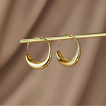 Carina – Mini cerchi dorati con una linea chiara.
